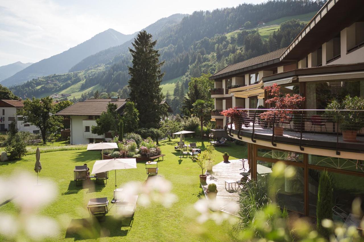 Hotel Theresia San Leonardo in Passiria Exterior foto