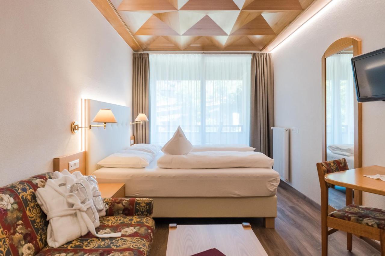 Hotel Theresia San Leonardo in Passiria Exterior foto