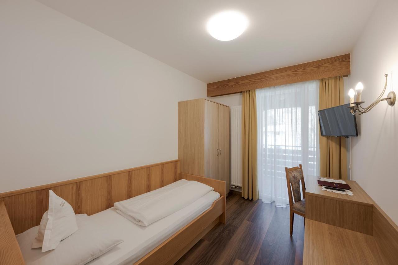 Hotel Theresia San Leonardo in Passiria Exterior foto