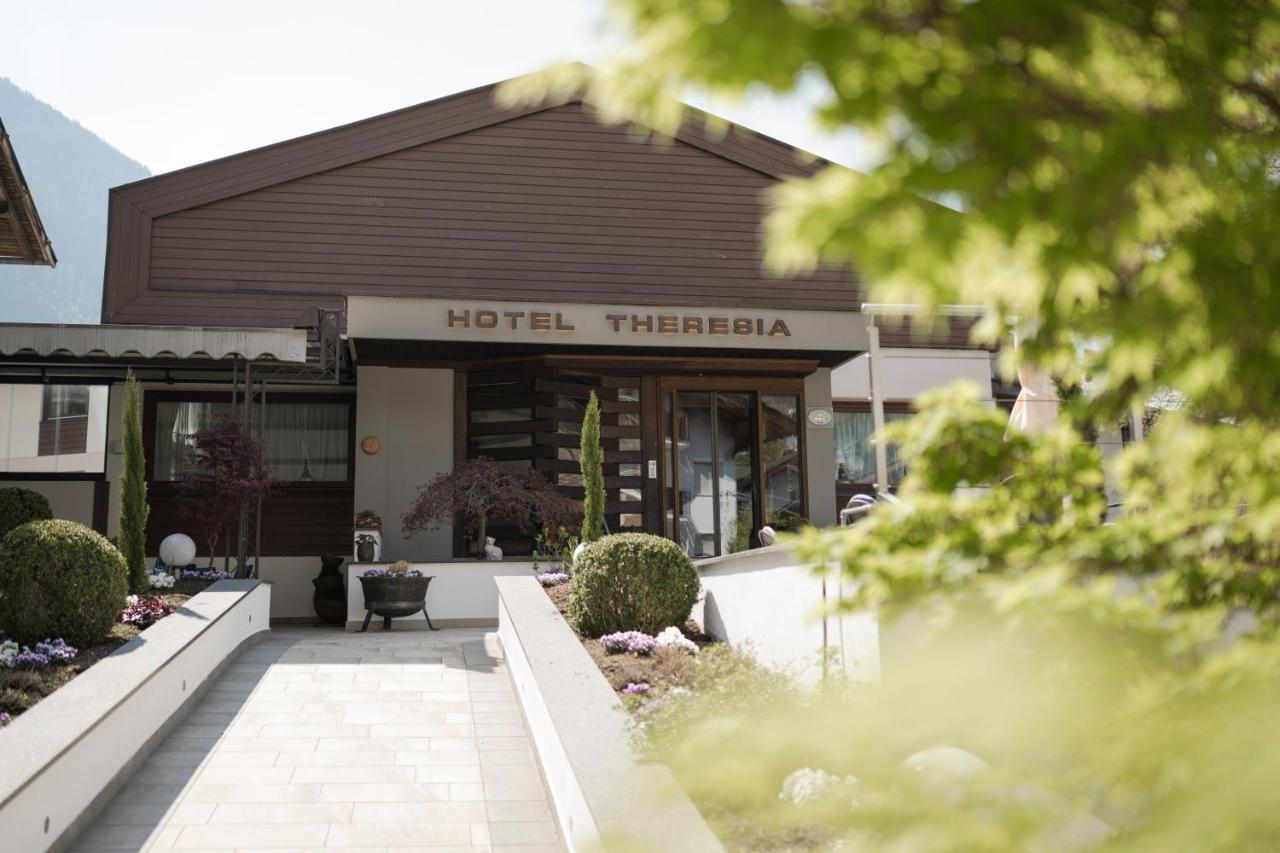 Hotel Theresia San Leonardo in Passiria Exterior foto
