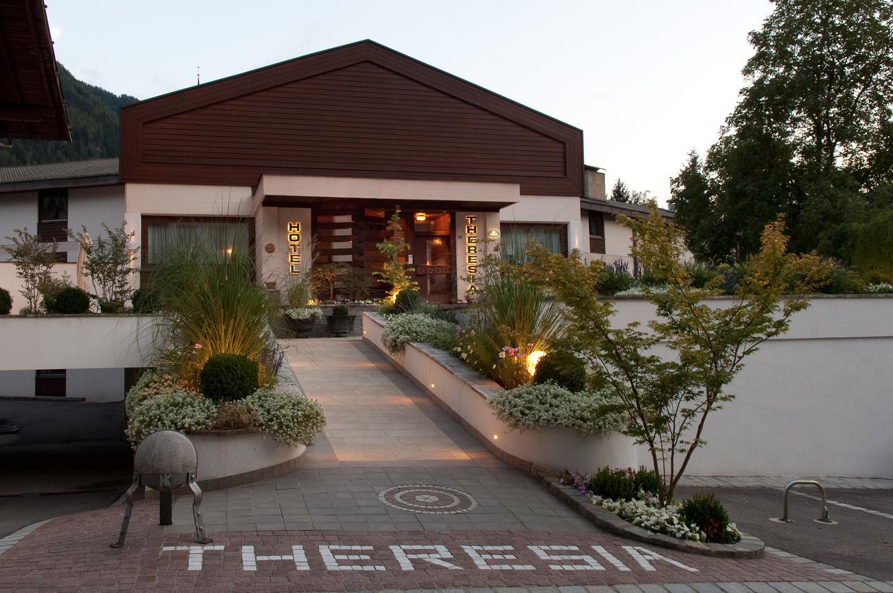Hotel Theresia San Leonardo in Passiria Exterior foto