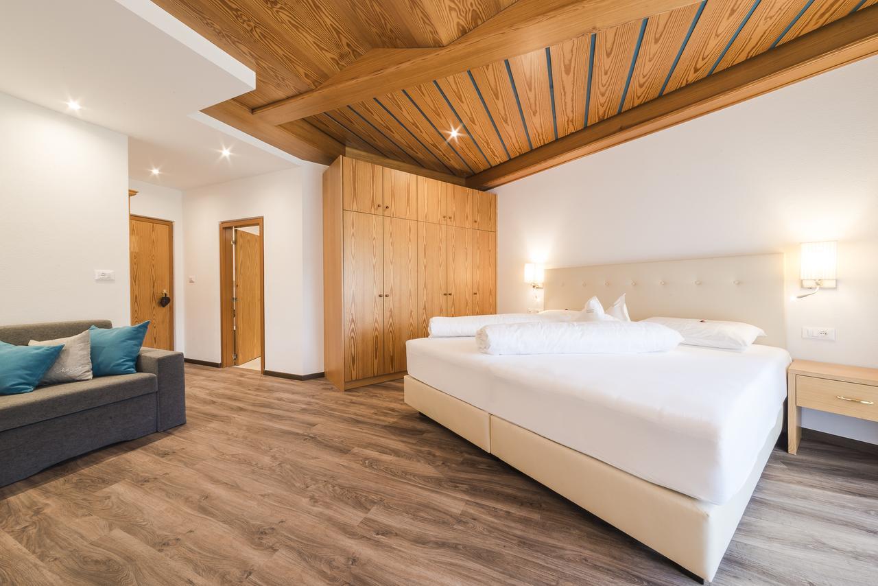 Hotel Theresia San Leonardo in Passiria Exterior foto