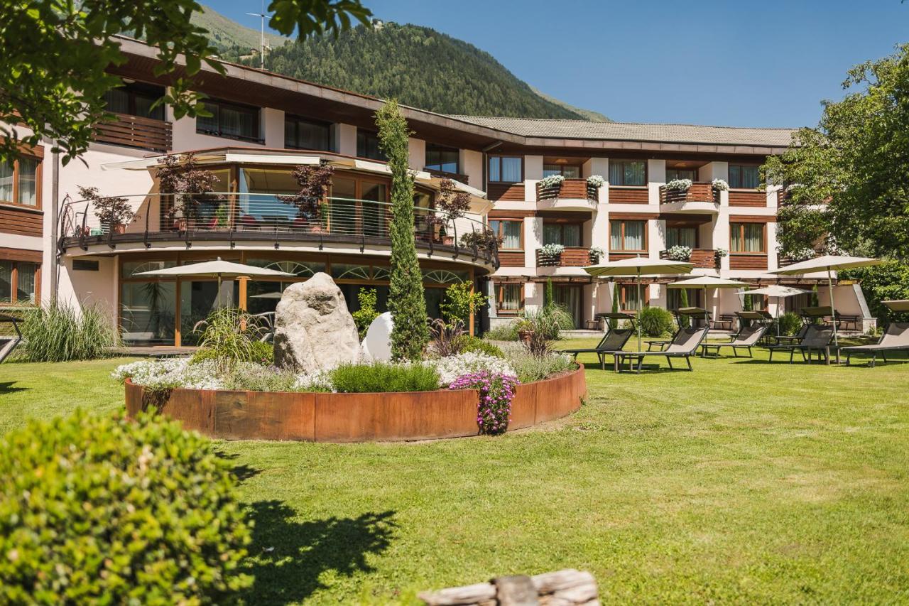 Hotel Theresia San Leonardo in Passiria Exterior foto